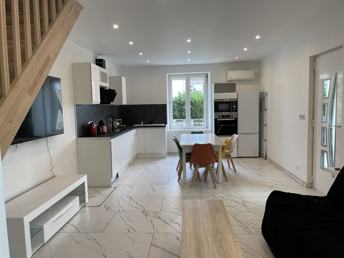 748003885_4 748003885_4