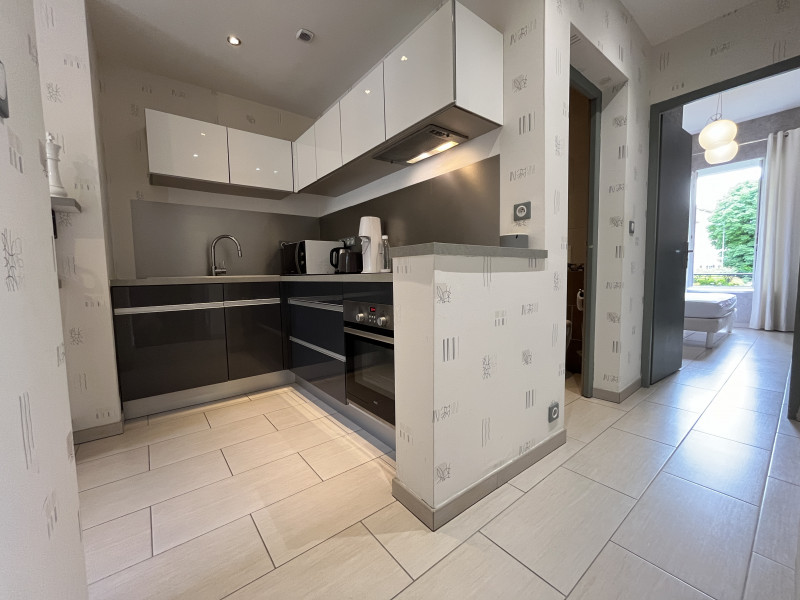 748001981_8 748001981_8