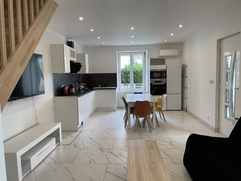 748003885_4 748003885_4