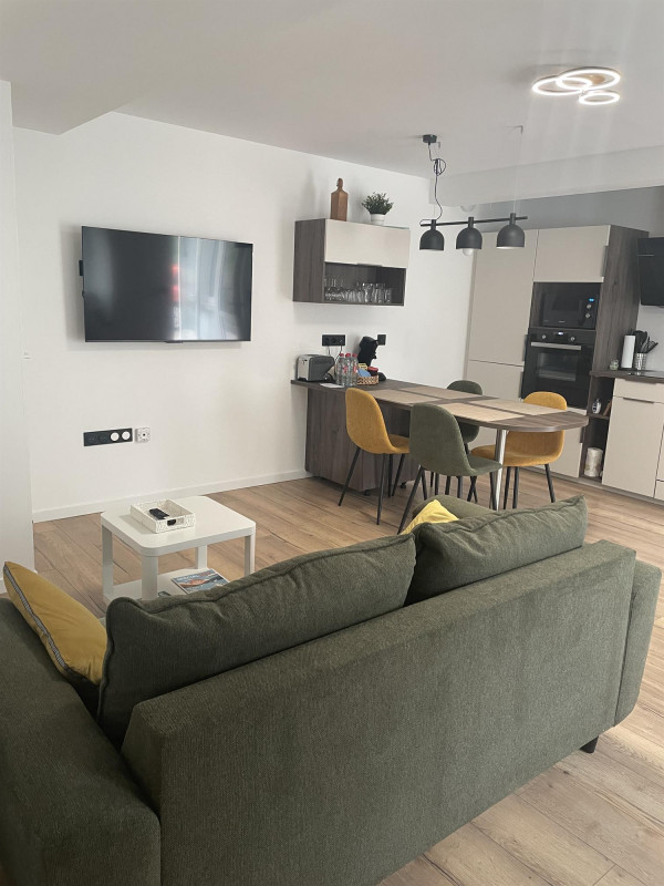 748004028_9 748004028_9