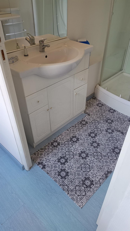 748004051_8 748004051_8